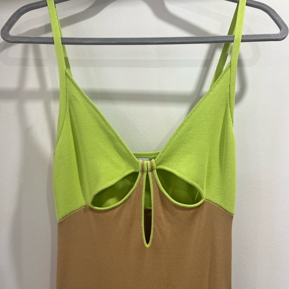 GINIA VENICE KEYHOLE DRESS IN SAND/PISTACHIO - Picture 13 of 15